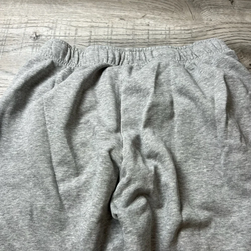 Nike Sweatpants Mens Medium Gray Club Fleece Joggers Embroidered Logo Sportswear